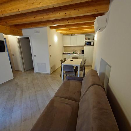 أسينزا دي برينزون Casa Antico Borgo - Appartamento 1 المظهر الخارجي الصورة