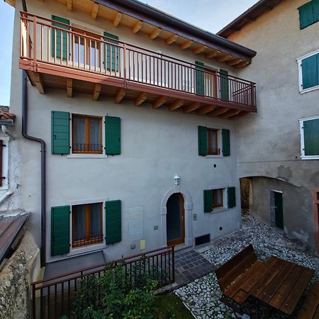 أسينزا دي برينزون Casa Antico Borgo - Appartamento 1 المظهر الخارجي الصورة