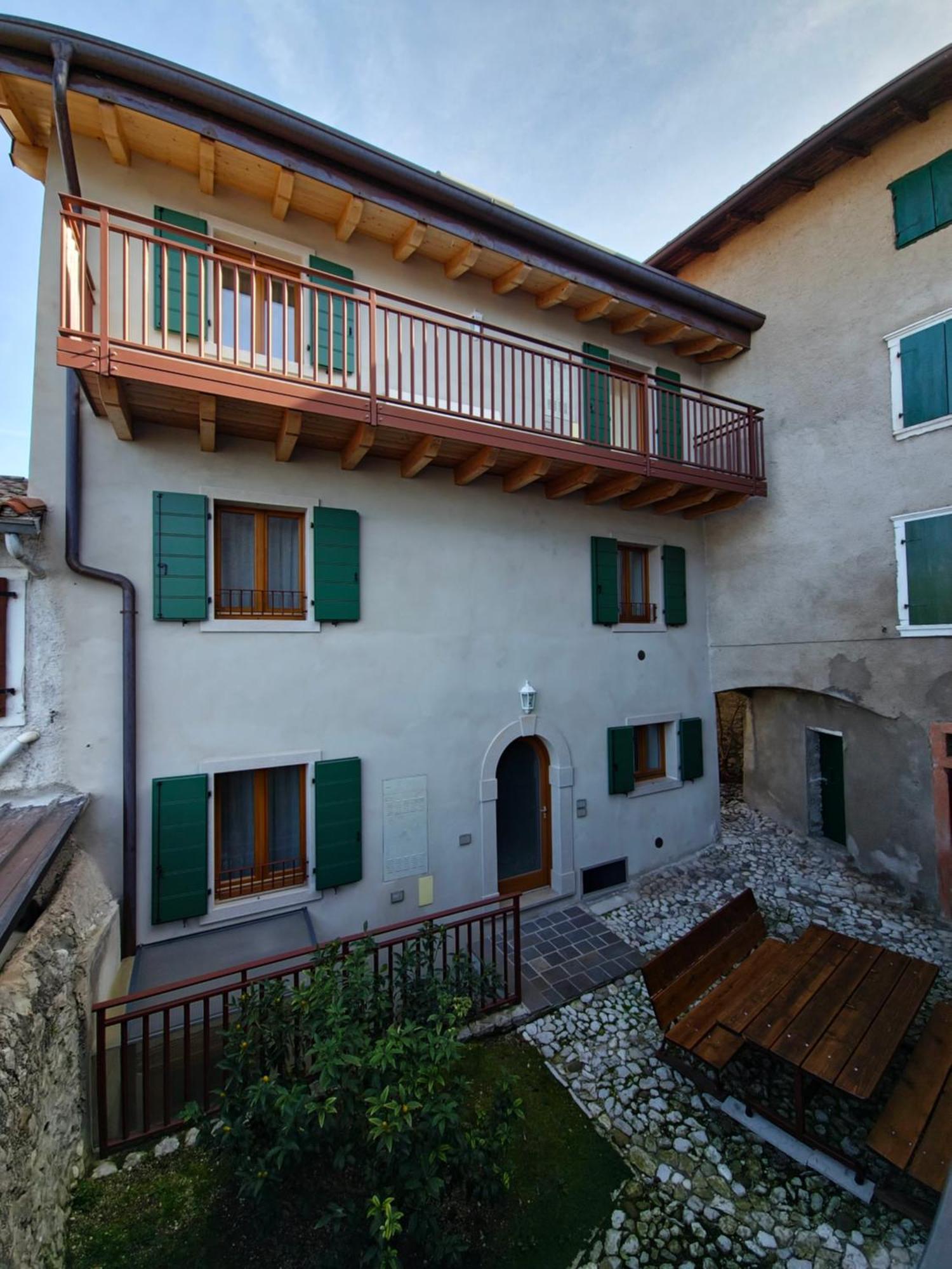 أسينزا دي برينزون Casa Antico Borgo - Appartamento 1 المظهر الخارجي الصورة